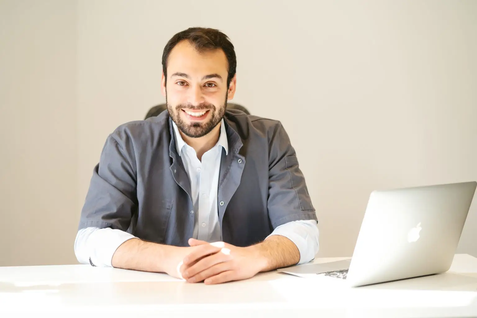Portrait de Jérémie Ballotti, ostéopathe chez Synapsia